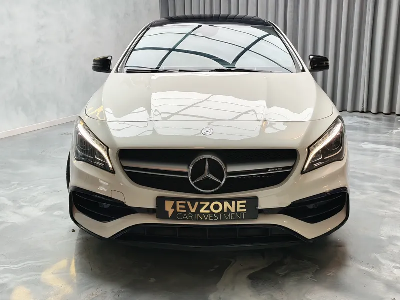 Mercedes Benz CLA 45 AMG foto 2