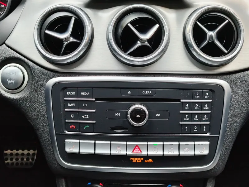 Mercedes Benz CLA 45 AMG foto 15