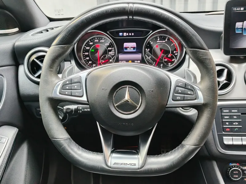 Mercedes Benz CLA 45 AMG foto 12