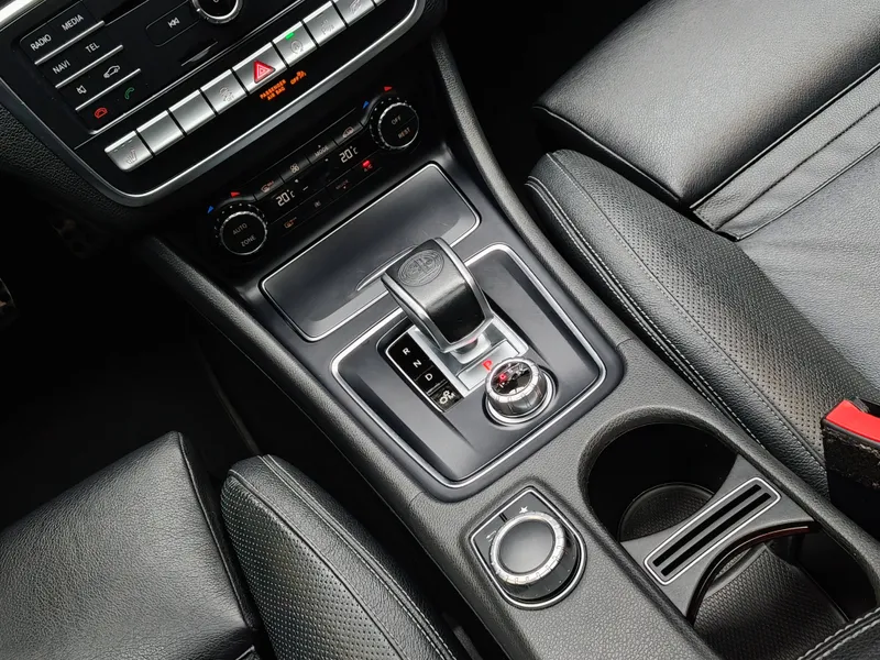 Mercedes Benz CLA 45 AMG foto 16