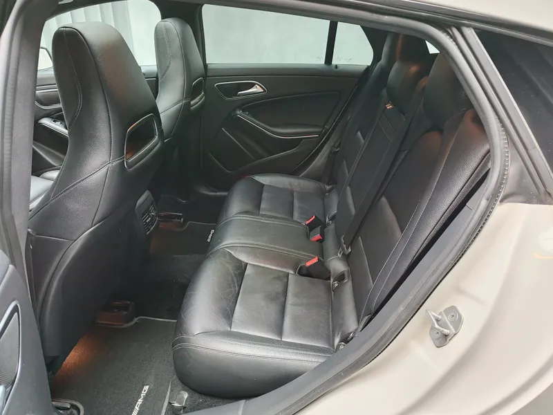 Mercedes Benz CLA 45 AMG foto 20