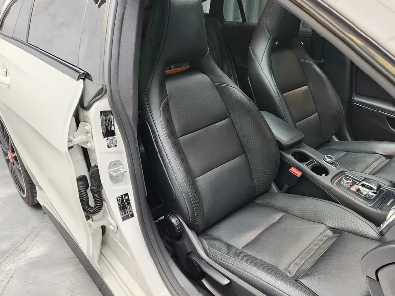 Mercedes Benz CLA 45 AMG foto 19