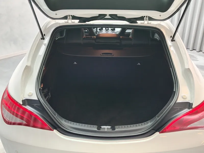 Mercedes Benz CLA 200 foto 23