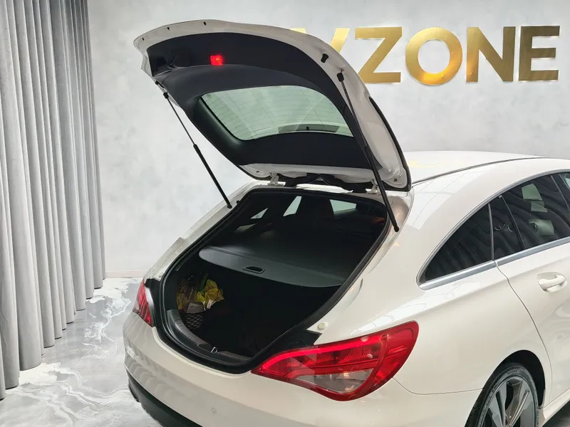 Mercedes Benz CLA 200 foto 24