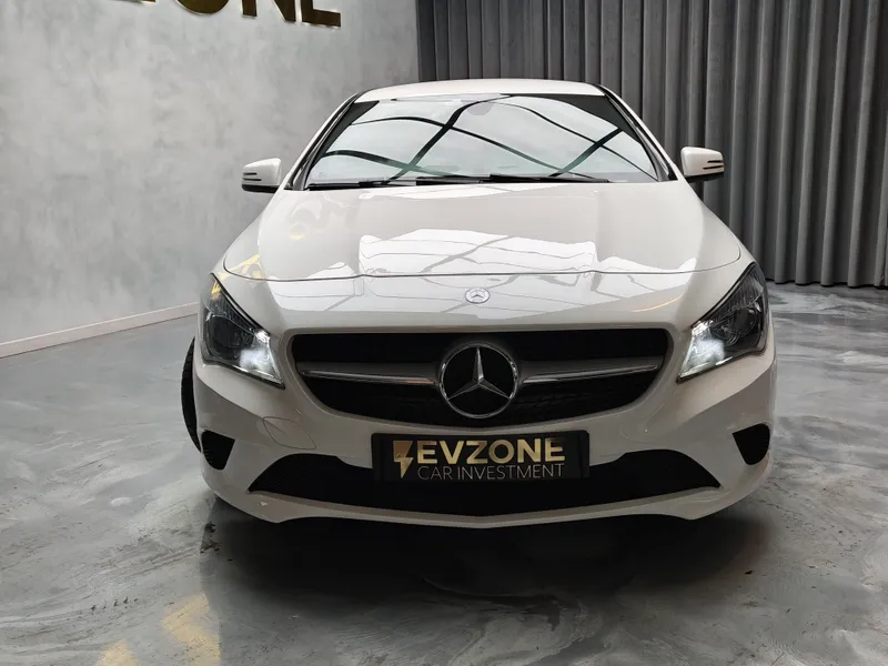 Mercedes Benz CLA 200 foto 2