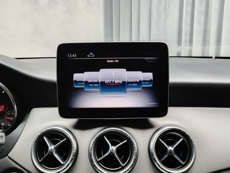 Mercedes Benz CLA 200 foto 13
