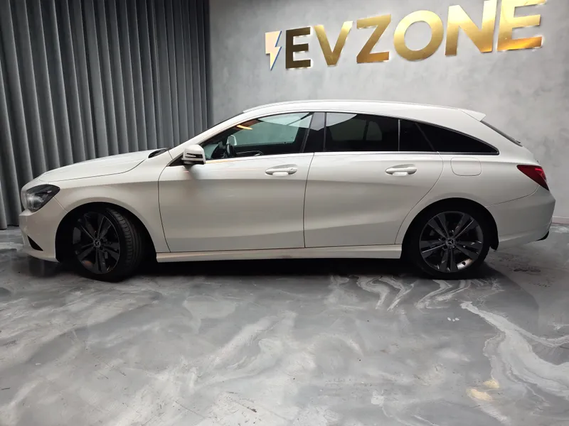Mercedes Benz CLA 200 foto 4