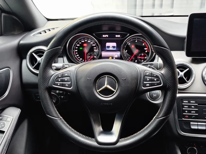 Mercedes Benz CLA 200 foto 12