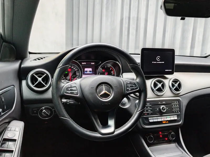 Mercedes Benz CLA 200 foto 9