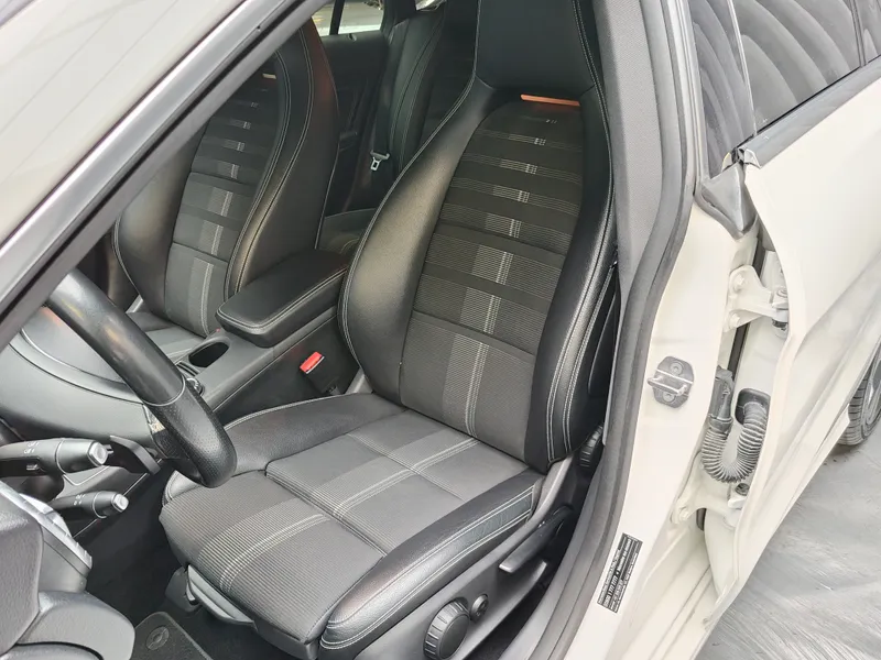 Mercedes Benz CLA 200 foto 18