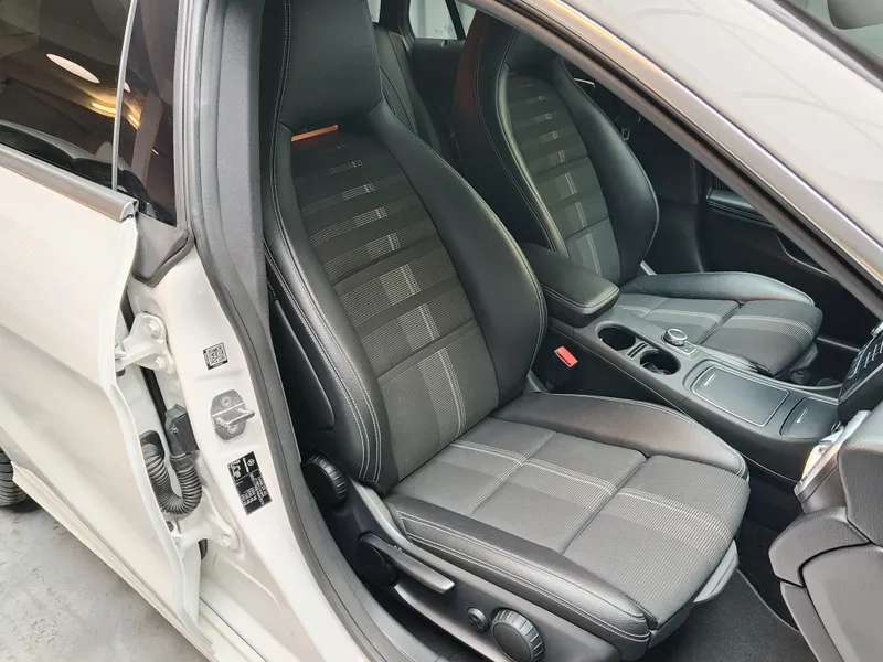 Mercedes Benz CLA 200 foto 19