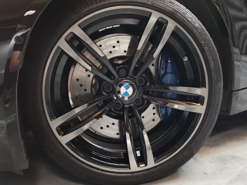 BMW M4 foto 26