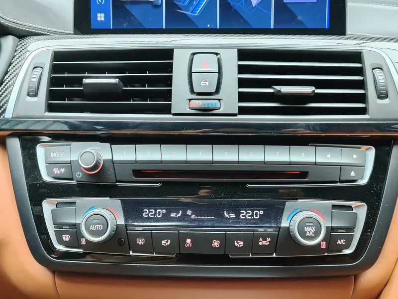 BMW M4 foto 15