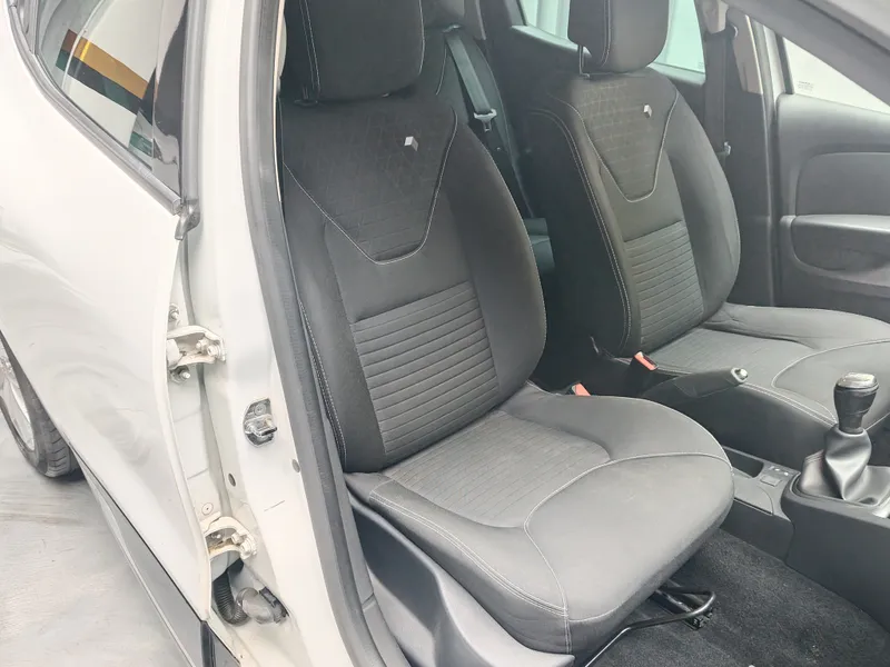 Renault Clio foto 16