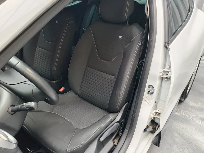 Renault Clio foto 15