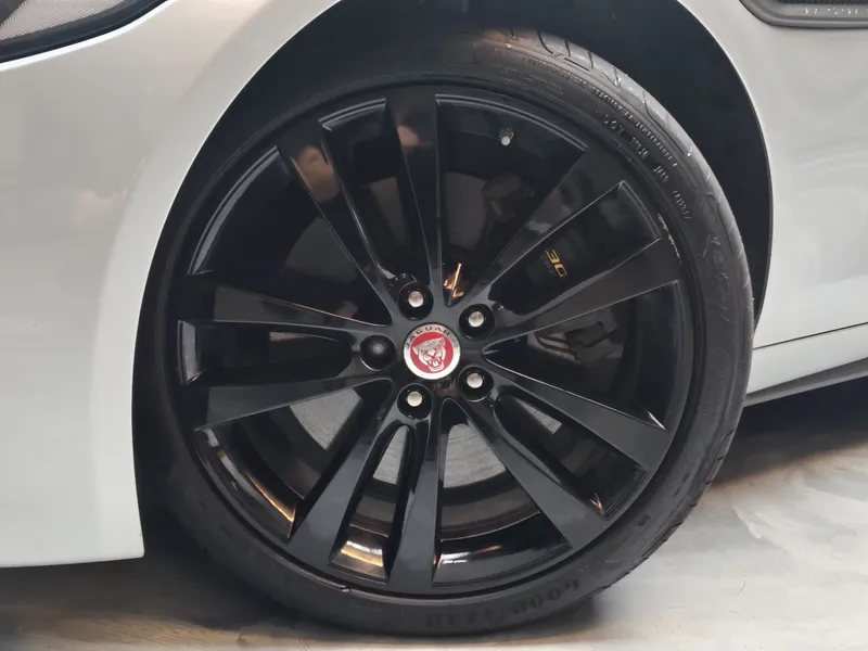Jaguar XE foto 26
