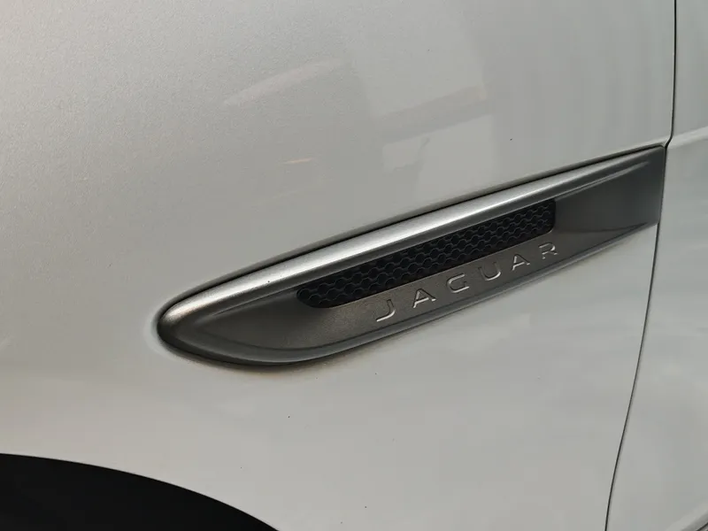 Jaguar XE foto 22