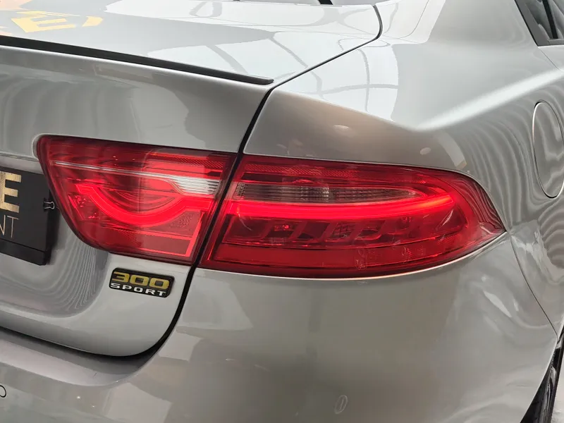 Jaguar XE foto 25
