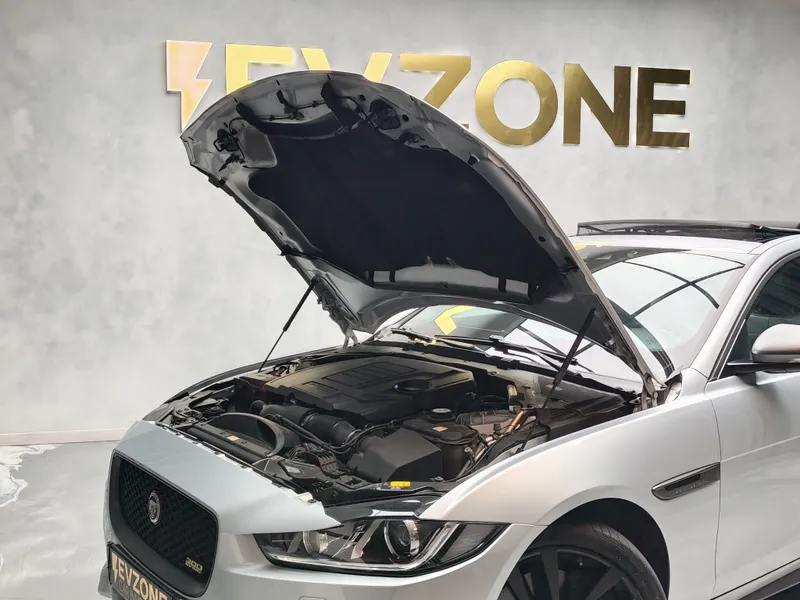Jaguar XE foto 27