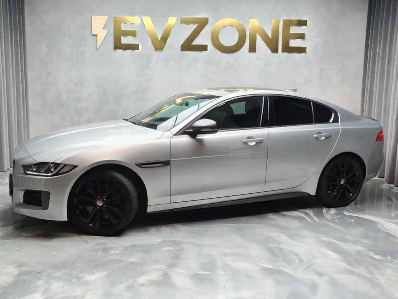 Jaguar XE foto 3
