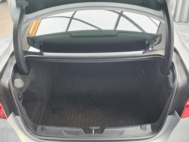 Jaguar XE foto 19