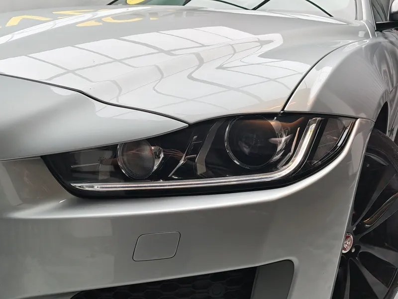 Jaguar XE foto 24