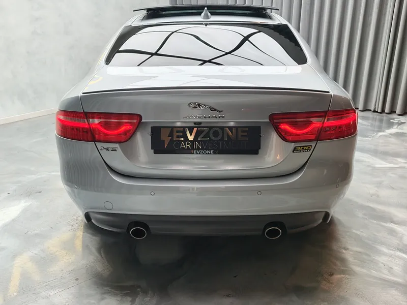 Jaguar XE foto 5