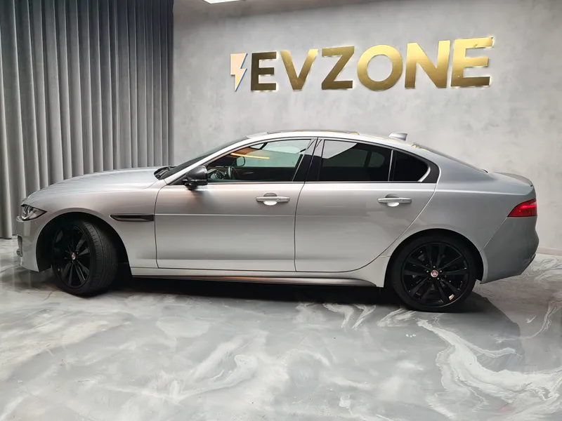 Jaguar XE foto 4