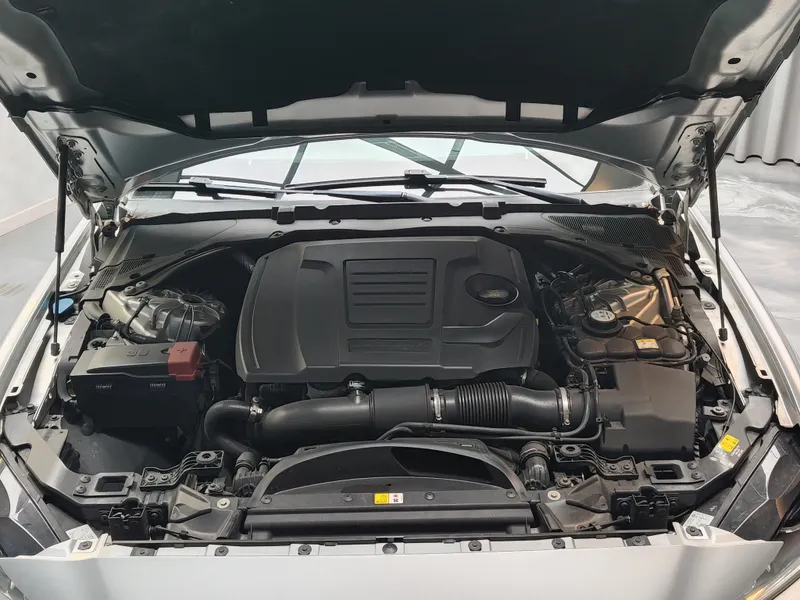 Jaguar XE foto 28