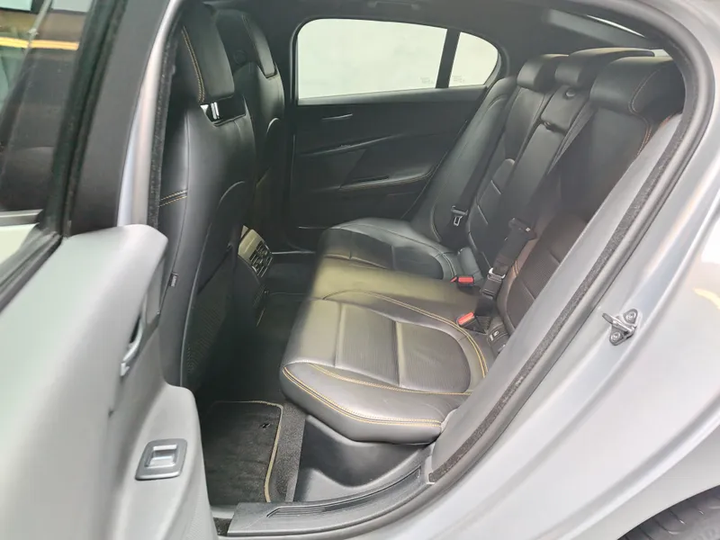 Jaguar XE foto 18