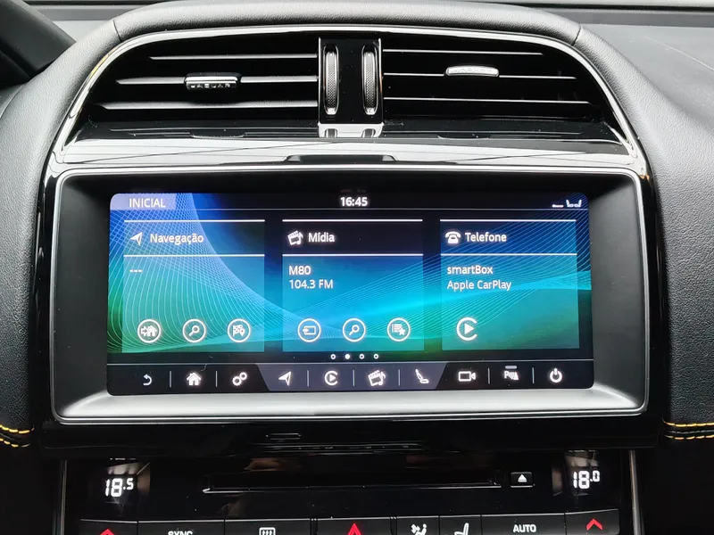 Jaguar XE foto 13