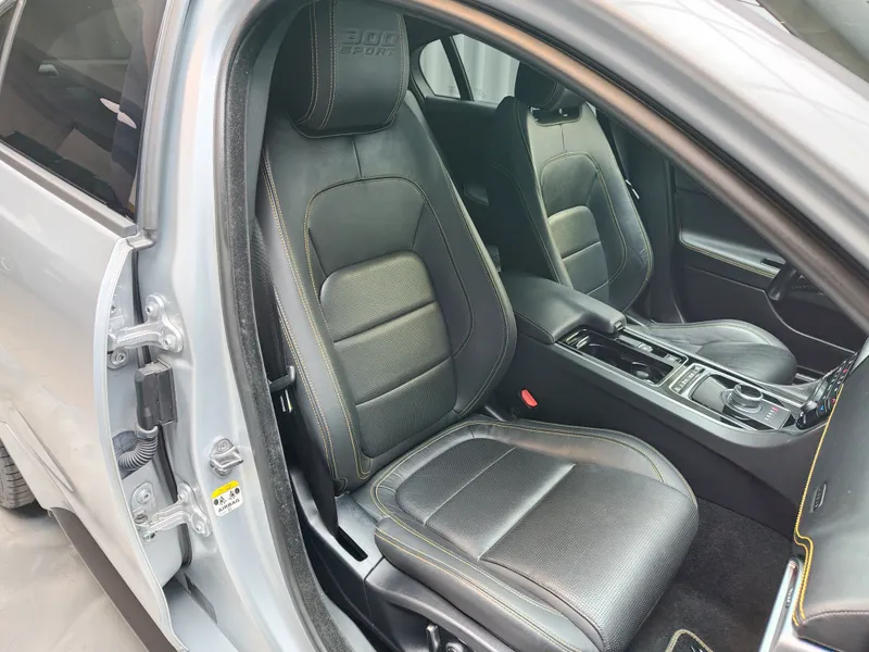 Jaguar XE foto 17