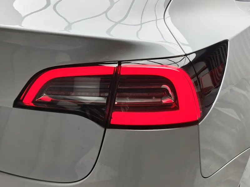 Tesla Model 3 foto 19