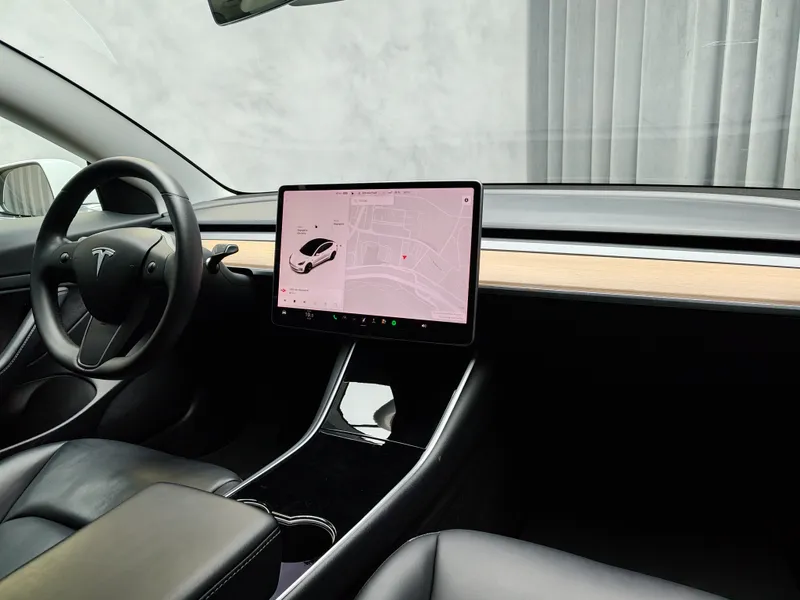 Tesla Model 3 foto 10