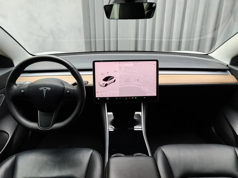 Tesla Model 3 foto 9