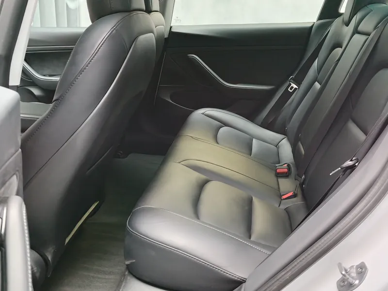 Tesla Model 3 foto 17