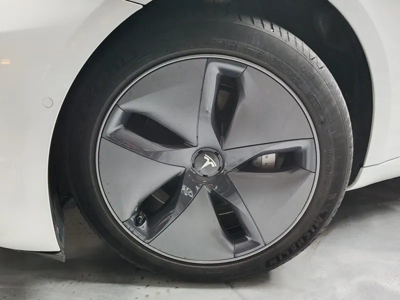 Tesla Model 3 foto 20