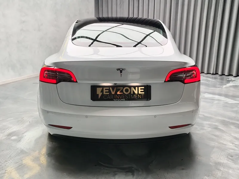 Tesla Model 3 foto 4