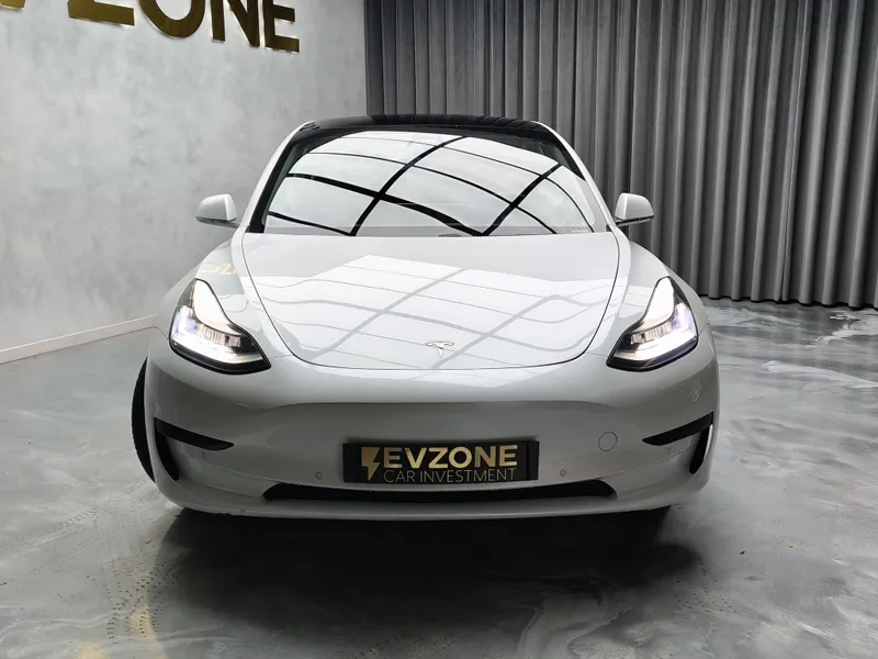 Tesla Model 3 foto 2