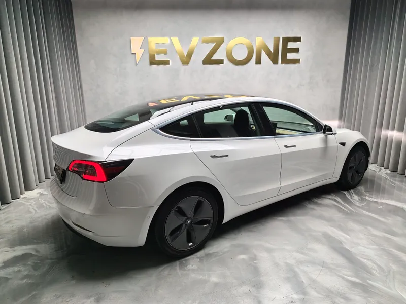Tesla Model 3 foto 5