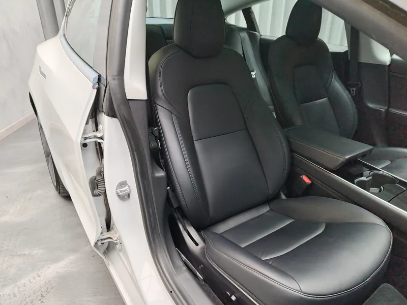 Tesla Model 3 foto 16