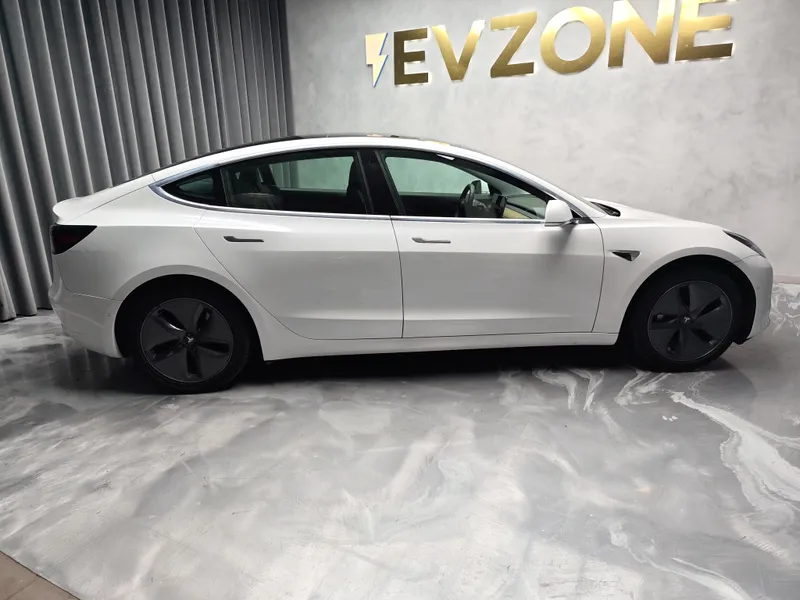 Tesla Model 3 foto 6