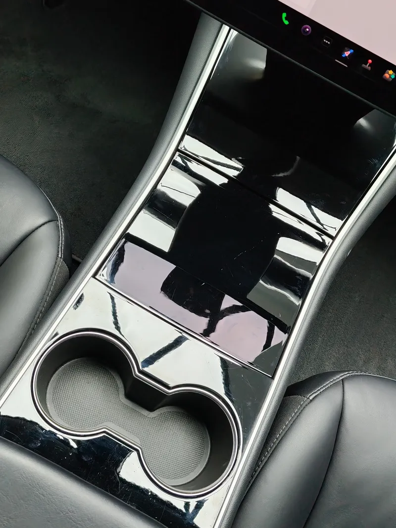 Tesla Model 3 foto 13