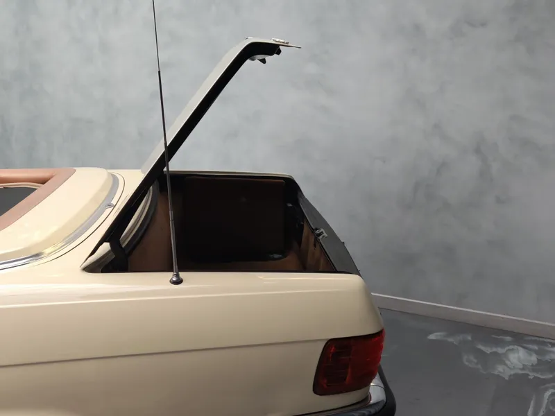 Mercedes Benz SL 280 foto 24