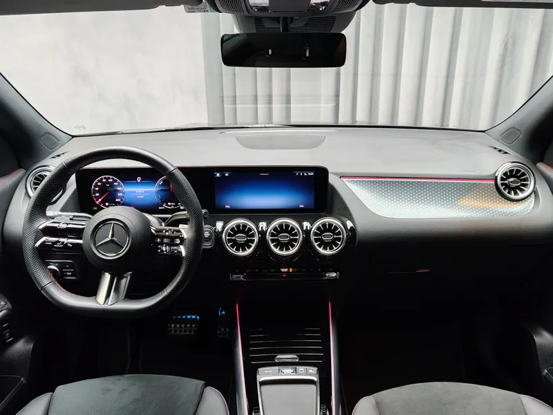 Mercedes Benz GLA 250 foto 11
