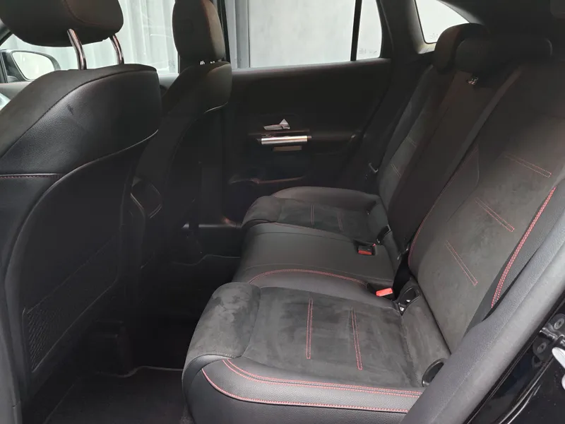 Mercedes Benz GLA 250 foto 9