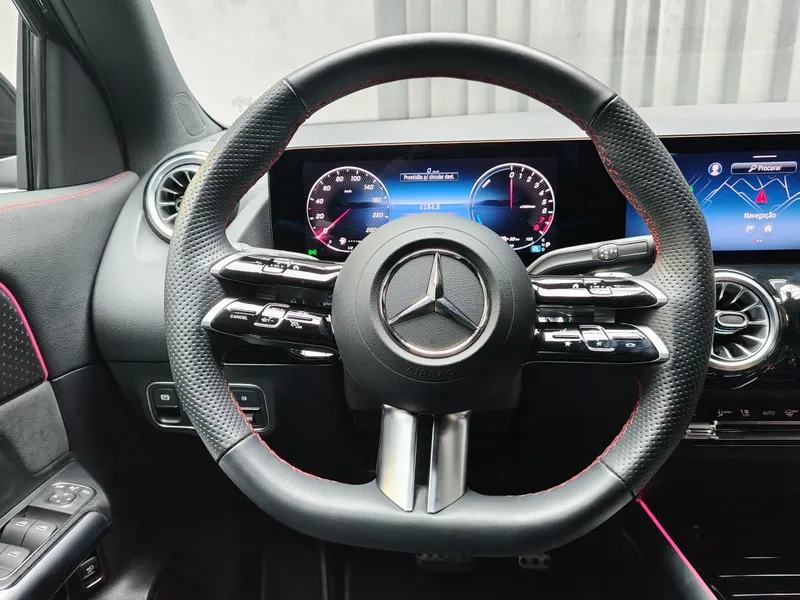 Mercedes Benz GLA 250 foto 13