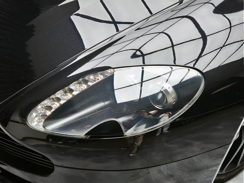 Aston Martin Vantage Roadster foto 24