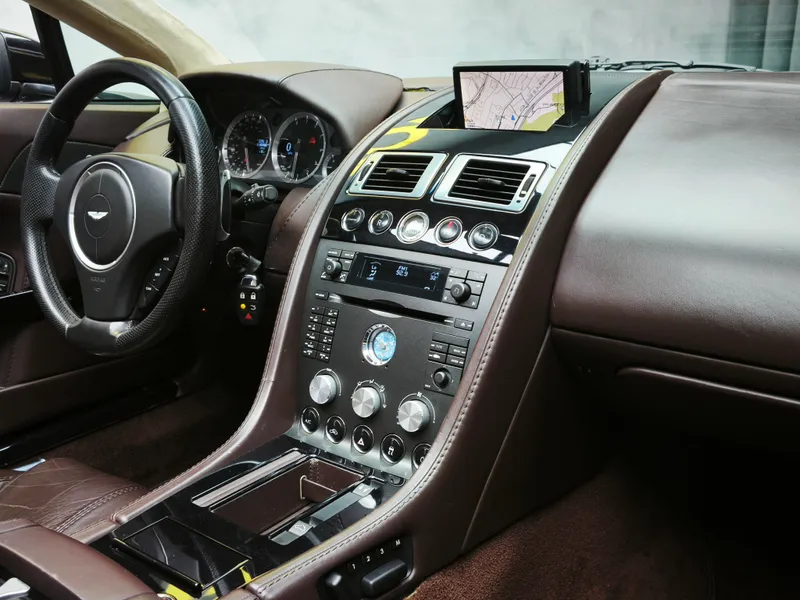 Aston Martin Vantage Roadster foto 15