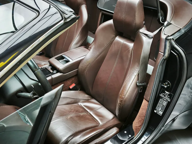 Aston Martin Vantage Roadster foto 11